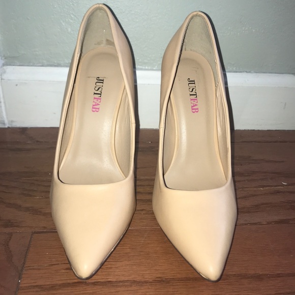 🚫SOLD🚫 Beige Pointed Toe Heel 👡 - Picture 3 of 8